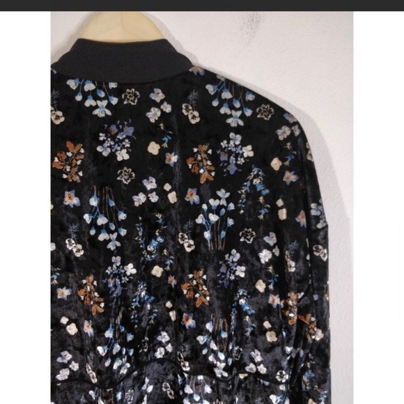 URBAN Outfitters Black Blue Floral Print Velvet Open Komono Duster Women… - Picture 6 of 9